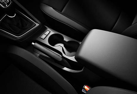 Hyundai_i20_Center_Console_and_Cup_Holder
